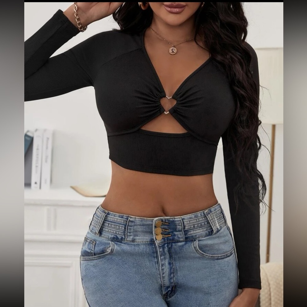 Heart Ring Linked Cut Out Crop Tee